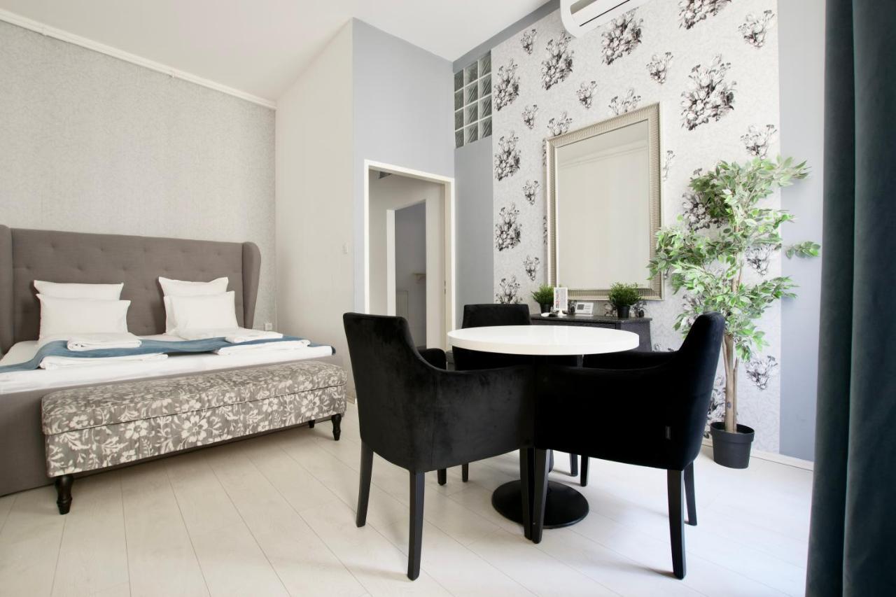 Premium Apartments By Hi5 - Astoria Square Budapeste Exterior foto