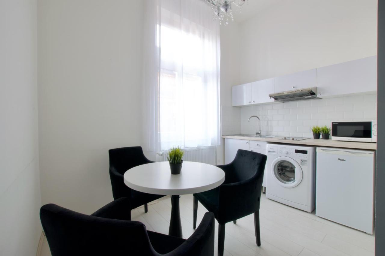 Premium Apartments By Hi5 - Astoria Square Budapeste Exterior foto